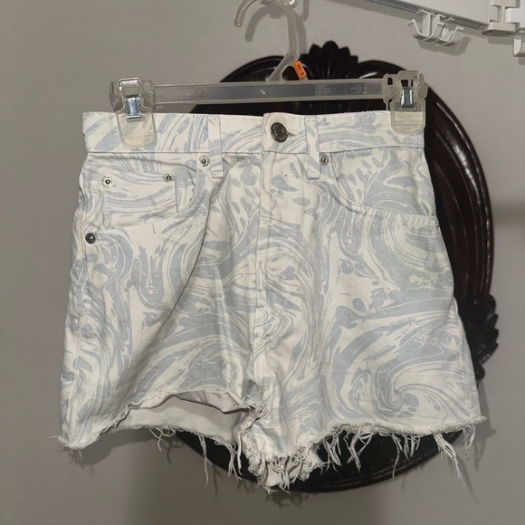 Zara Pants - Zara White and Gray Patterned Jean Shorts